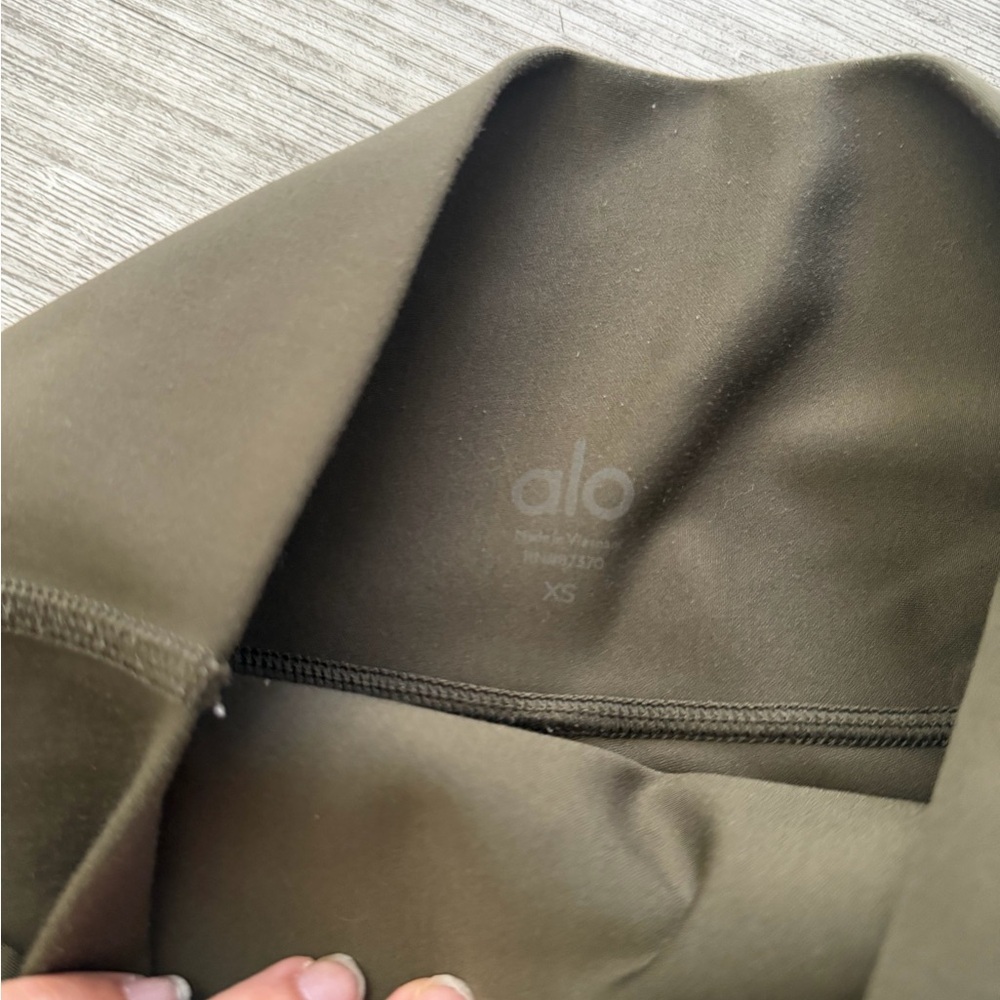 Alo Yoga 7/8 High-Waist Airlift Leggings - Picture 5 of 6